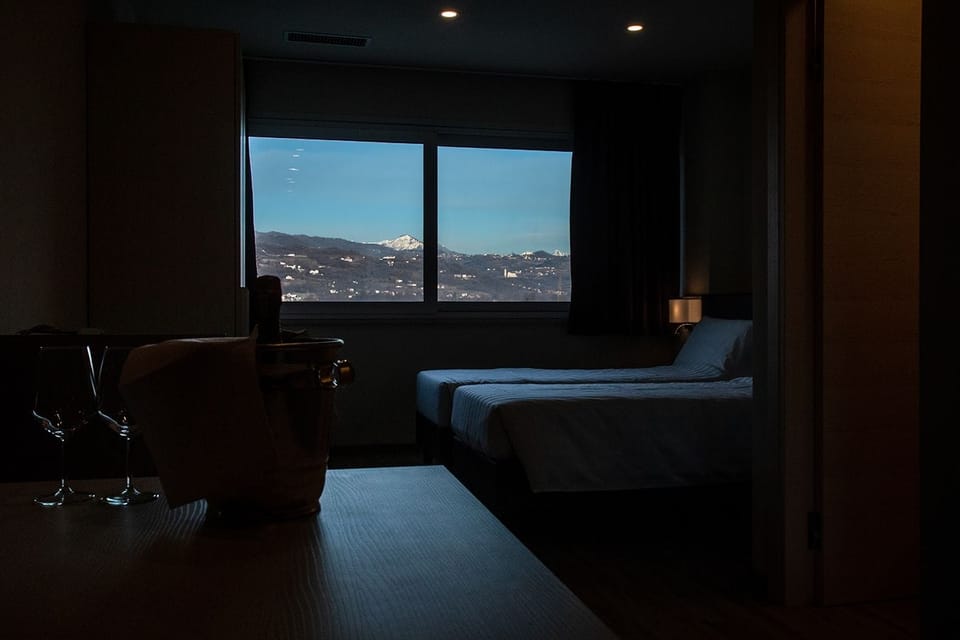Memory foam beds, minibar, WiFi (free)