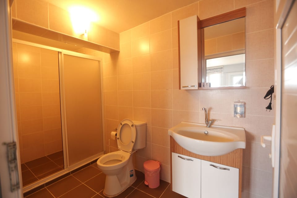 Standard Double Room, Garden Area | Bathroom | Shower, free toiletries, hair dryer, towels