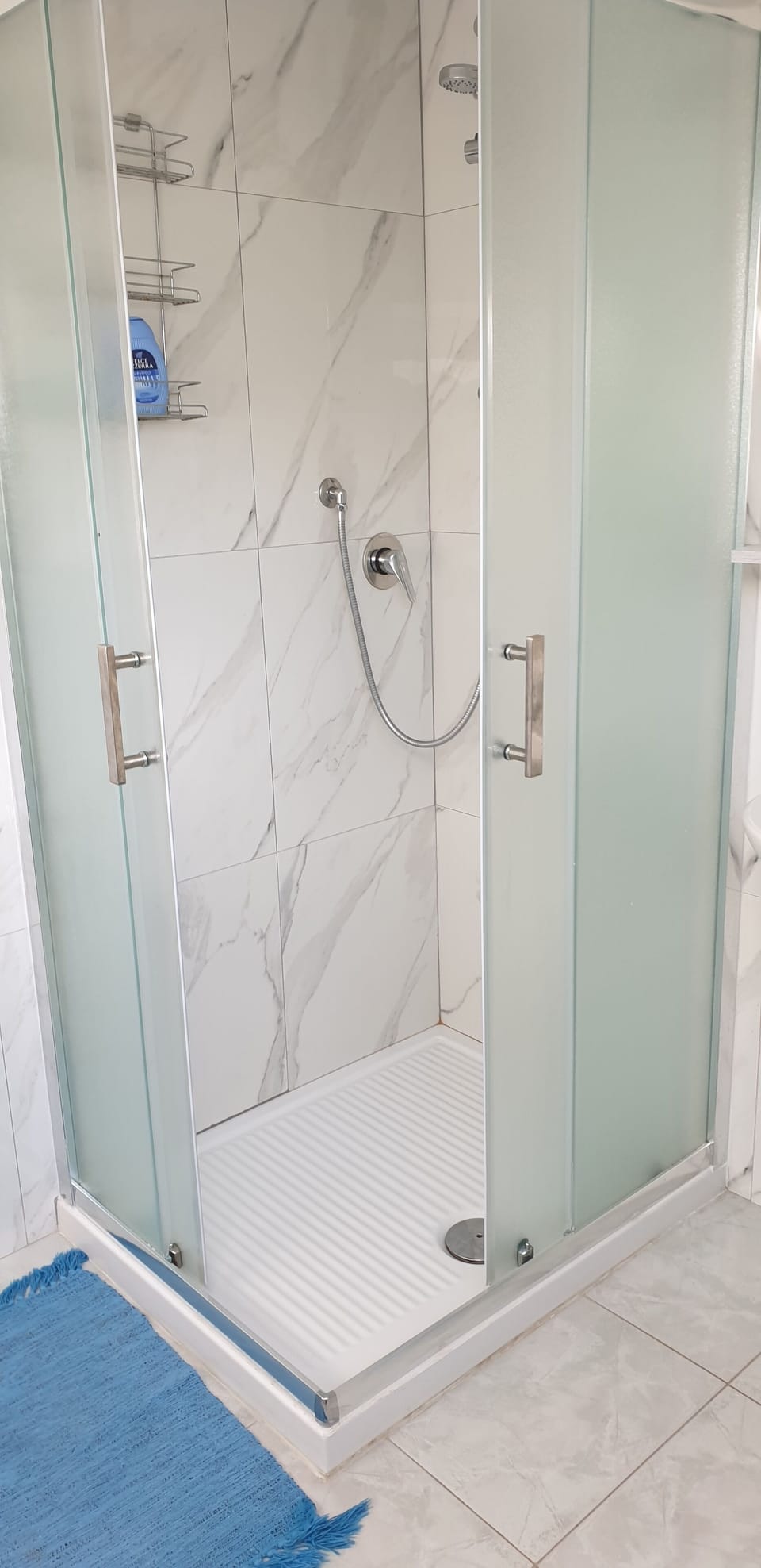 Basic Room, Private Bathroom | Bathroom | Shower, rainfall showerhead, hair dryer, towels