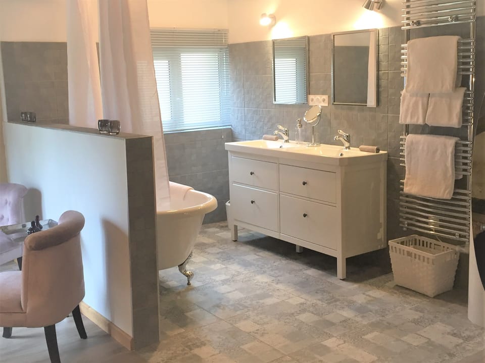 Shower, free toiletries, hair dryer, towels