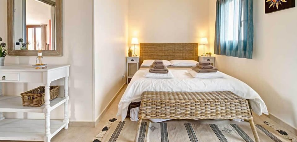 Superior Room, 1 Queen Bed, City View | Desk, free WiFi, bed sheets