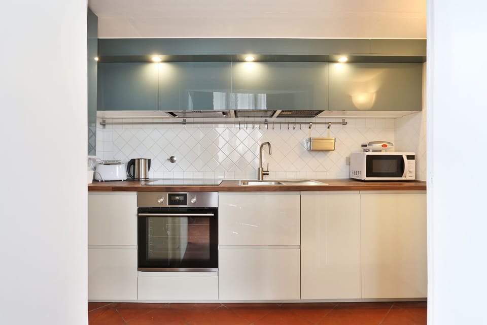 Apartment, 1 Bedroom | Private kitchen | Full-size fridge, microwave, oven, stovetop