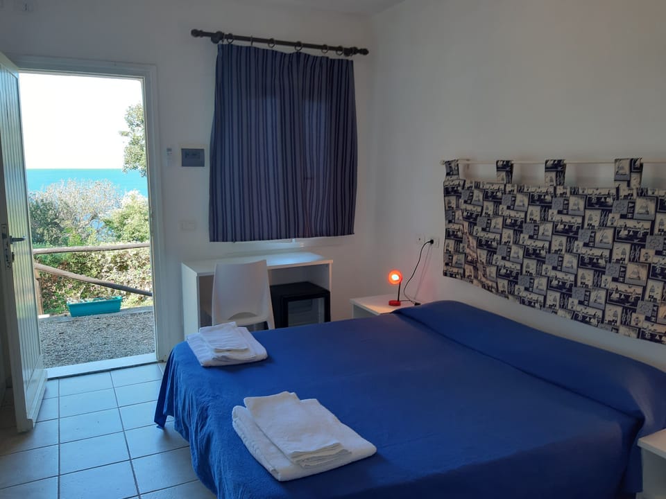 Triple Room, Sea View | Free WiFi, bed sheets