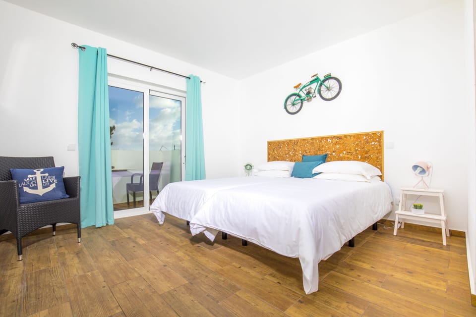 Twin Room, Private Bathroom | Hypo-allergenic bedding, blackout drapes, soundproofing, free WiFi