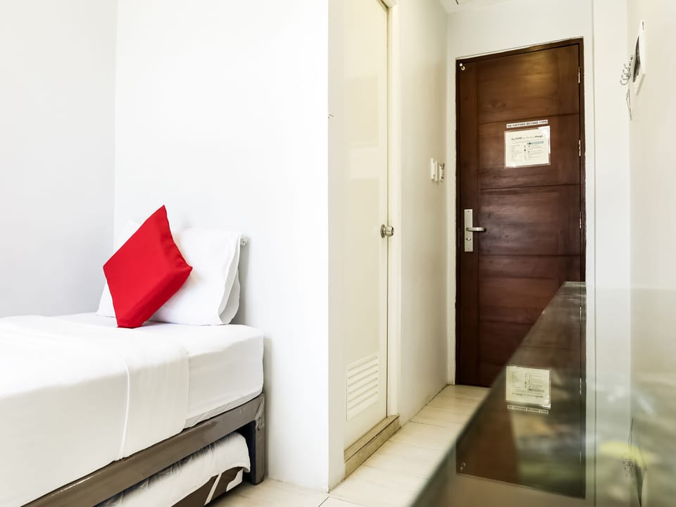 Blackout drapes, WiFi (free), bed sheets