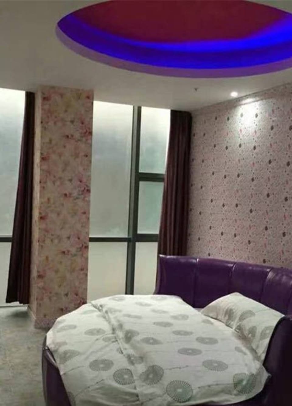 Romantic Room, Non Smoking | Desk, blackout drapes, free WiFi