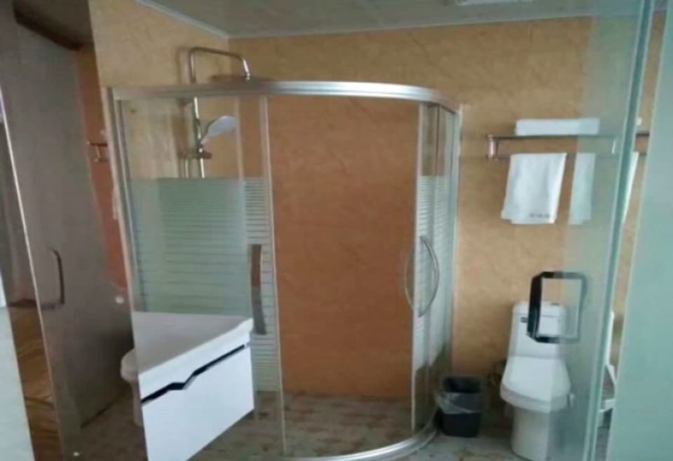 Standard Twin Room, Non Smoking | Desk, blackout drapes, free WiFi