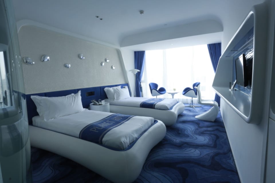 Twin Room | Premium bedding, minibar, in-room safe, desk