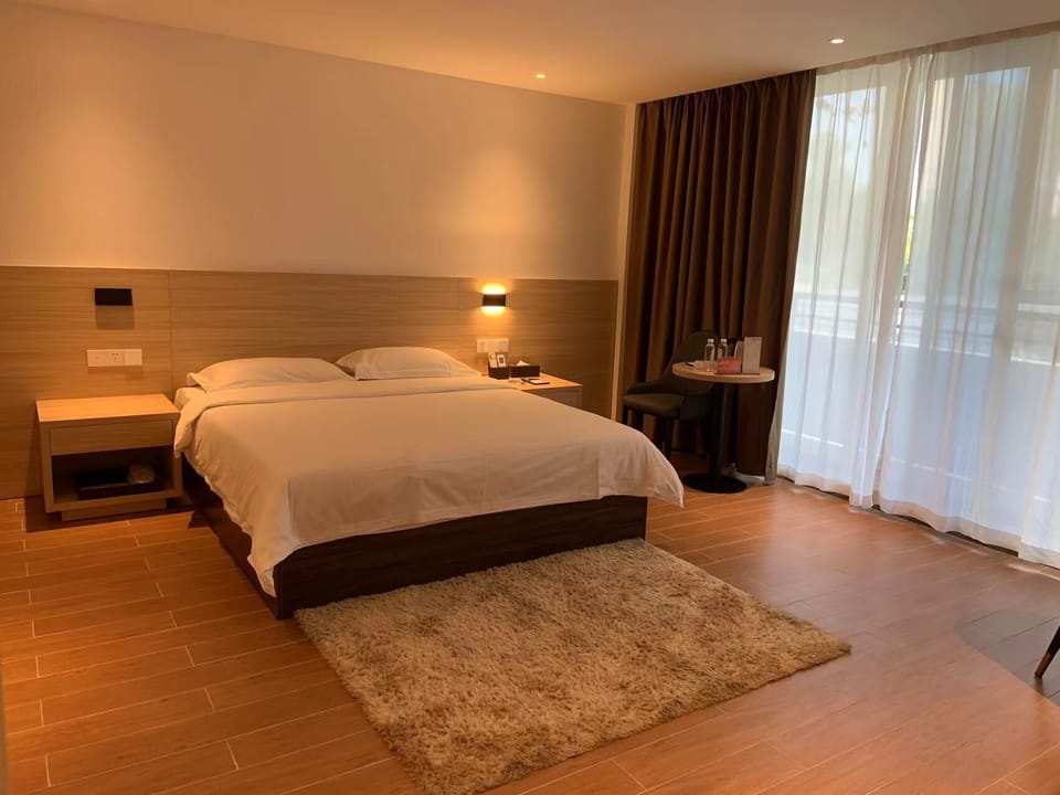Deluxe Suite | Private spa tub
