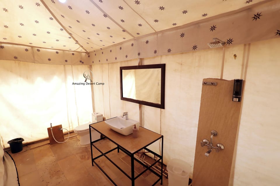 Shower, rainfall showerhead, free toiletries, towels