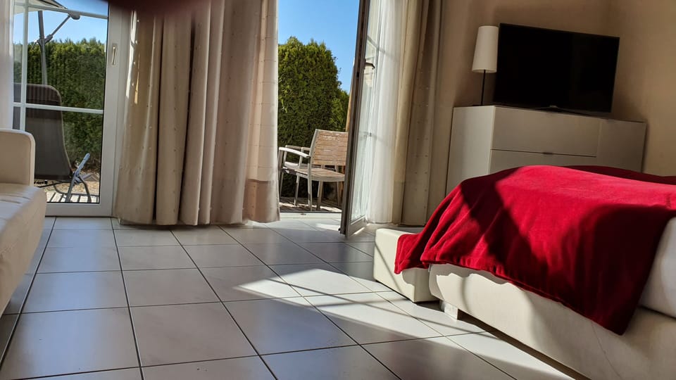 Comfort Double Room | Hypo-allergenic bedding, desk, laptop workspace, soundproofing