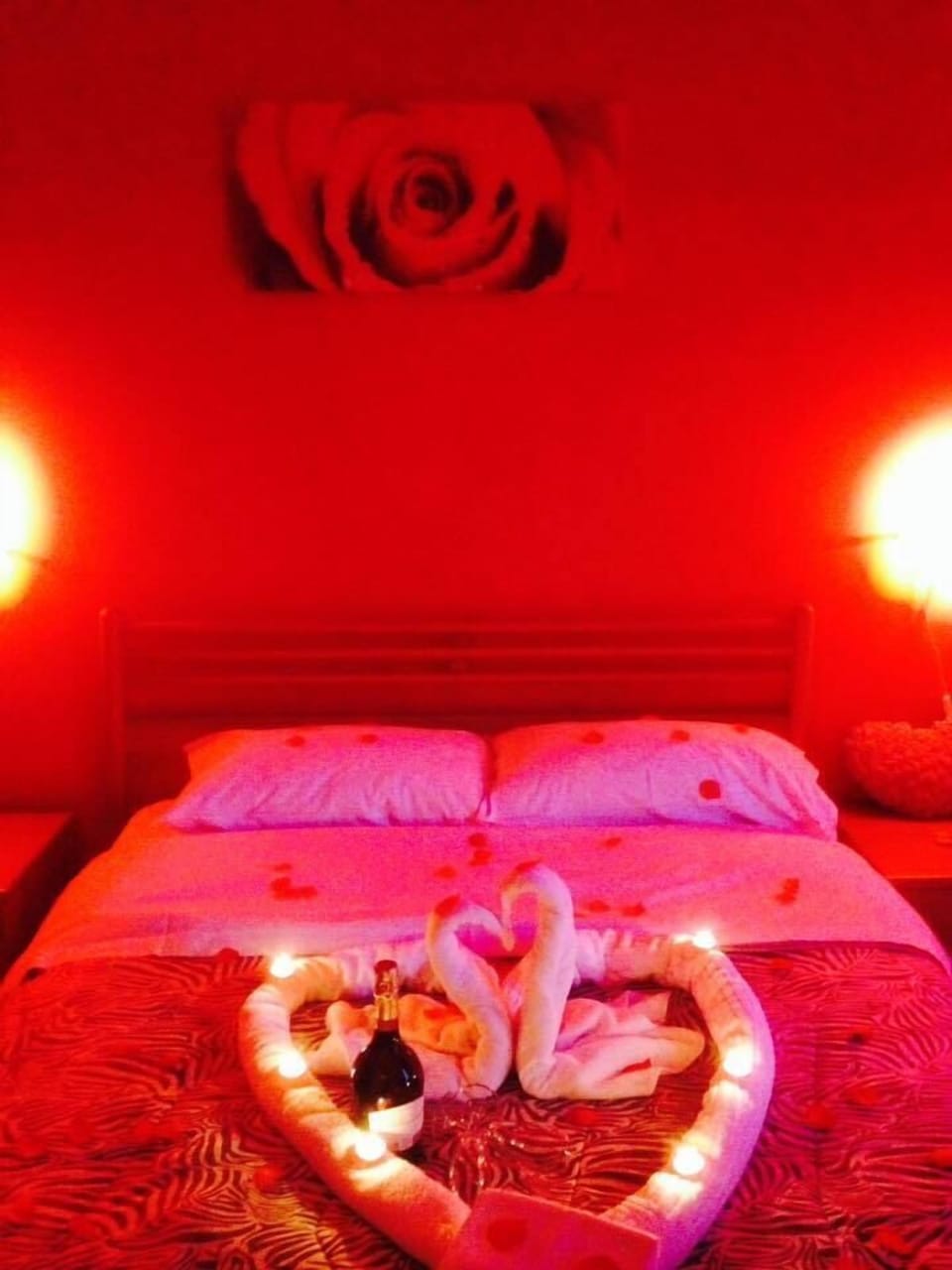 Double Room, 1 Queen Bed | 1 bedroom, free minibar items, desk, rollaway beds