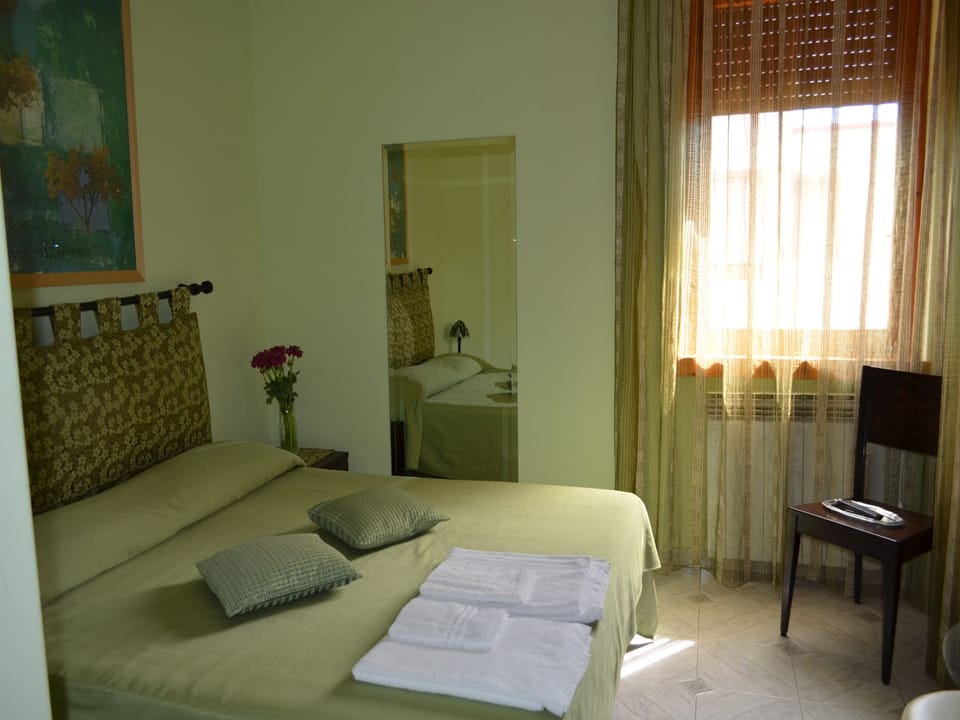 Double Room, 1 Double Bed | Desk, free WiFi, bed sheets