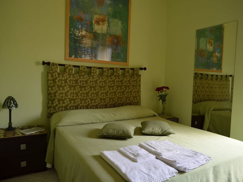 Double Room, 1 Double Bed | Desk, free WiFi, bed sheets