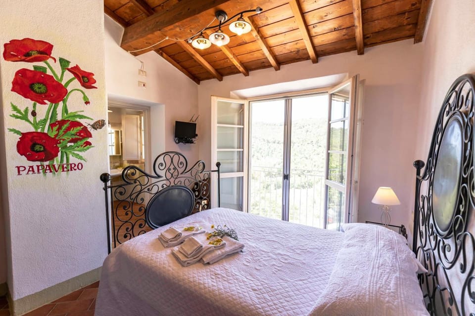 Cribs (free), WiFi (free), individually decorated, bed sheets