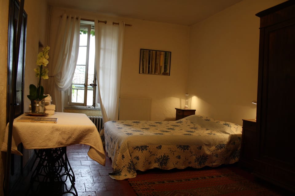 Double Room | Individually decorated, individually furnished, iron/ironing board