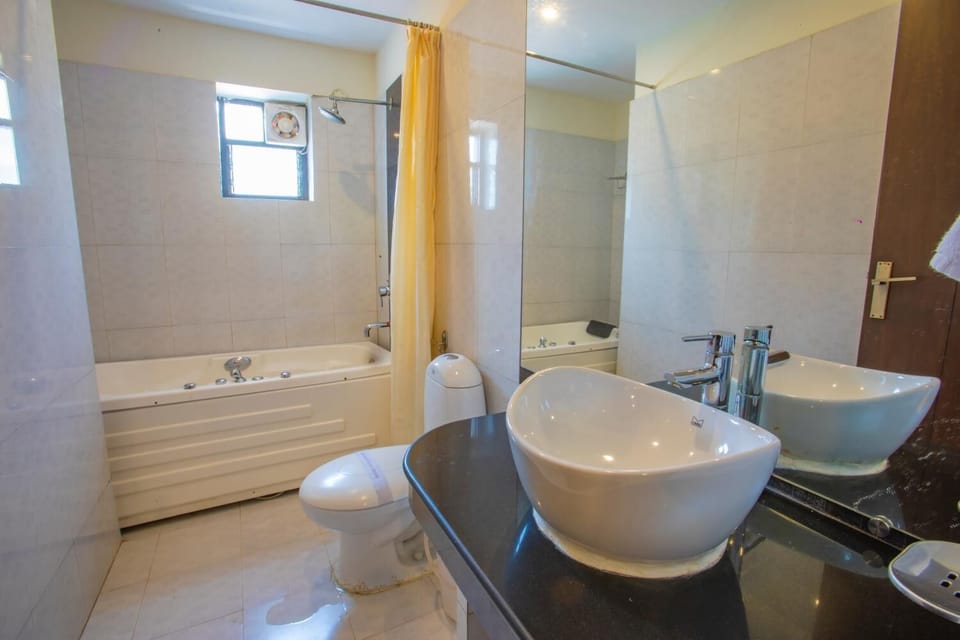 Shower, free toiletries, towels