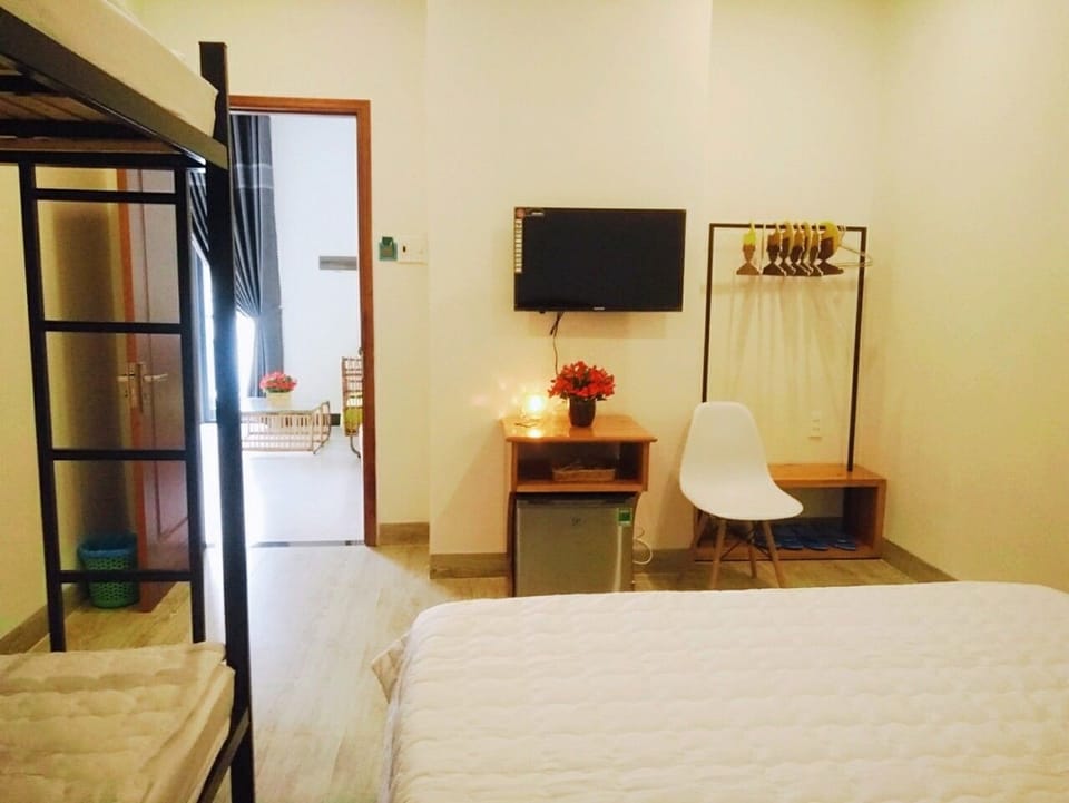 Standard Triple Room, Multiple Beds | Minibar, desk, WiFi (free)