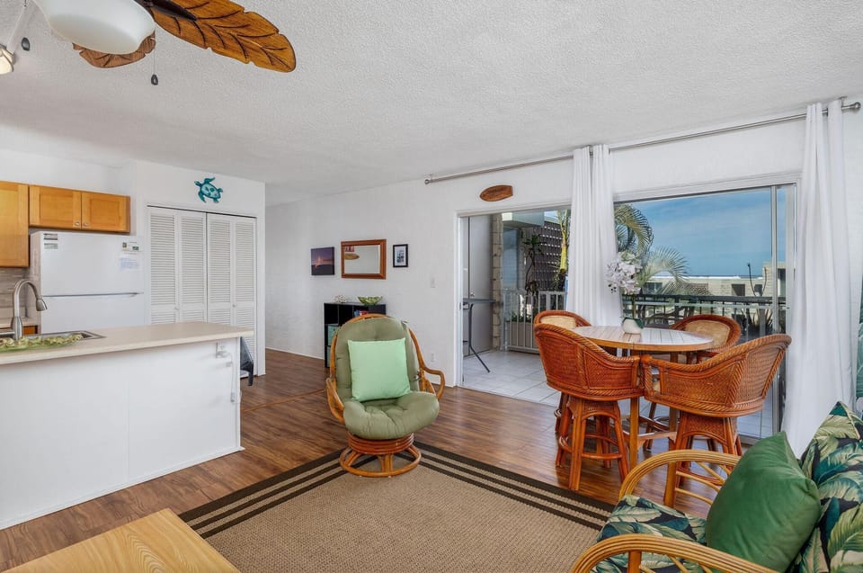 Condo, 1 Queen Bed with Sofa bed (Alii Villas 340) | Interior