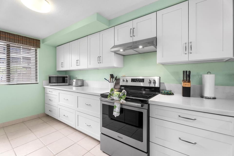 Condo, Multiple Beds (Kona Coast Resort at Keauhou Gardens ) | Private kitchen | Oven, dishwasher, toaster, paper towels