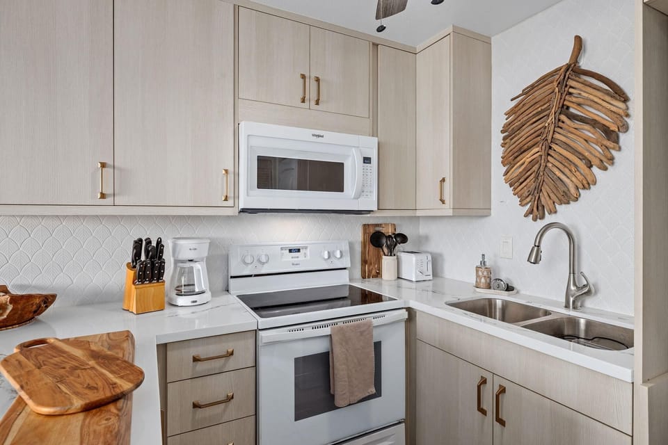 Condo, 1 King Bed (Kona Isle E23) | Private kitchen | Fridge, microwave, stovetop, dishwasher