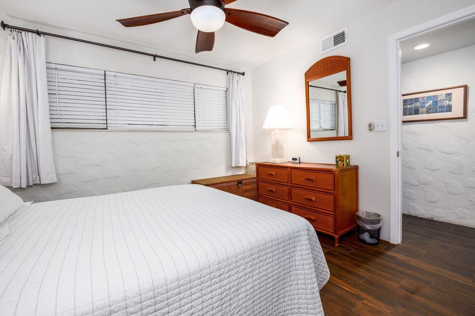 Condo, 1 Queen Bed with Sofa bed (Casa De Emdeko 204) | 1 bedroom, iron/ironing board, free WiFi, bed sheets