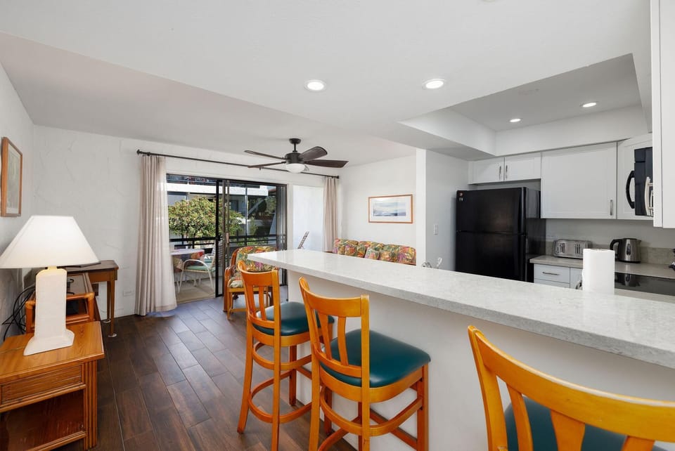 Condo, 1 Queen Bed with Sofa bed (Casa De Emdeko 204) | Private kitchen | Fridge, microwave, stovetop, dishwasher