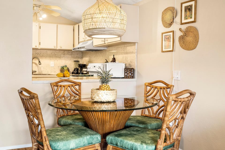 Condo, 1 Queen Bed with Sofa bed (Kona Isle B31) | Dining