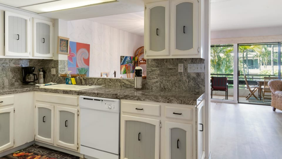 Condo, Multiple Beds (Casa De Emdeko 211) | Private kitchen | Fridge, microwave, oven, stovetop