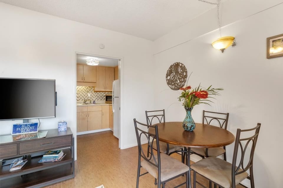Condo, 1 Queen Bed with Sofa bed (Kona Plaza#217) | Dining