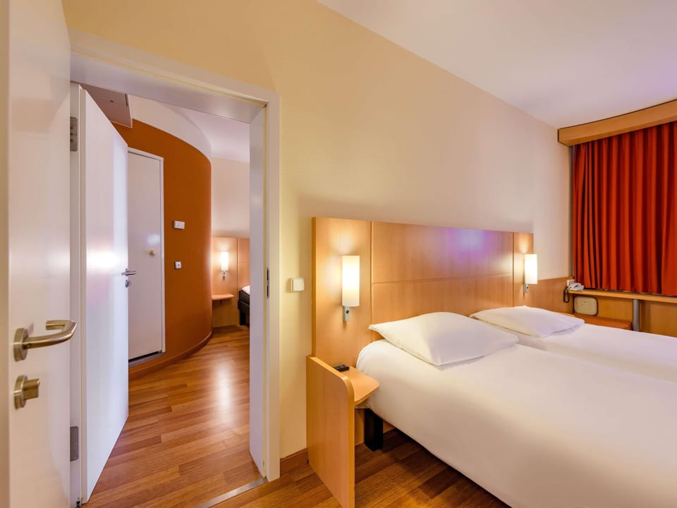 In-room safe, desk, soundproofing, iron/ironing board