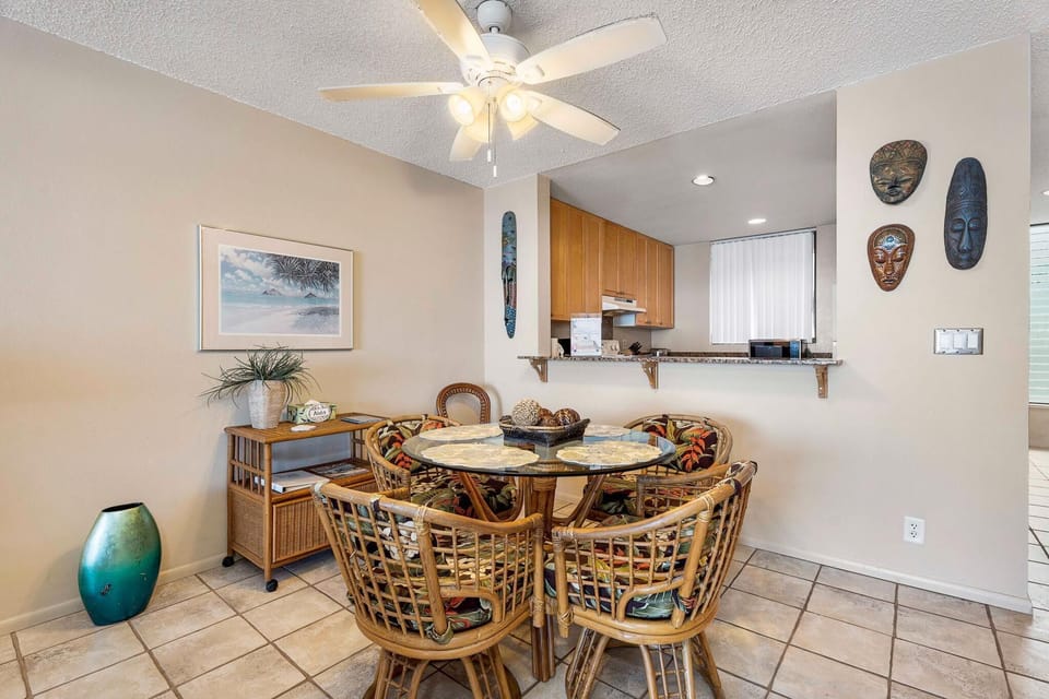 Condo, 1 Queen Bed (Keauhou Kona Surf & Racquet Club 3202) | Dining