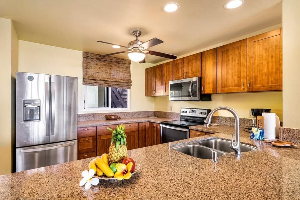 Condo, 1 King Bed (Keauhou Kona Surf & Racquet Club 2103) | Private kitchen | Fridge, microwave, oven, stovetop