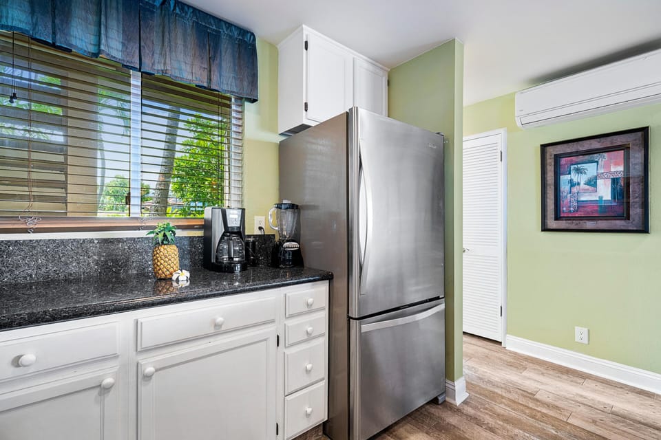 Condo, Multiple Beds, Ocean View (Keauhou Kona Surf & Racquet Club #5-1) | Private kitchen | Dishwasher, paper towels