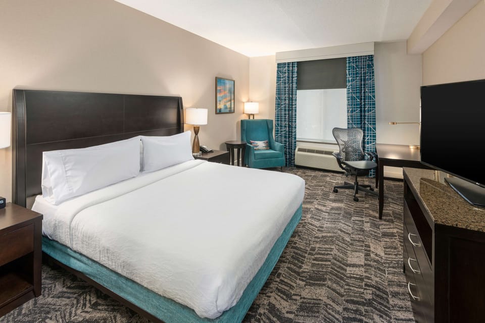 Premium bedding, in-room safe, desk, blackout drapes