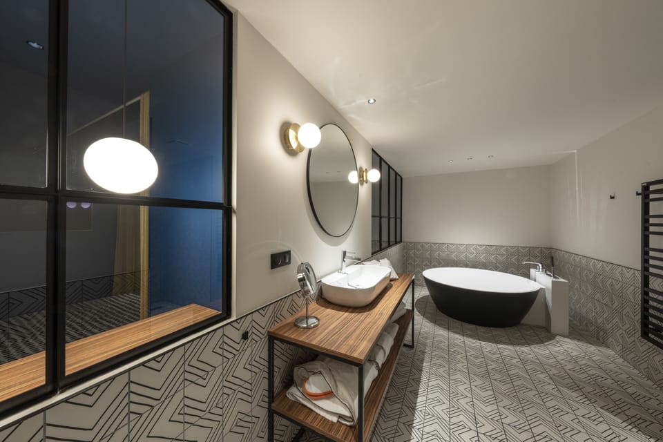 Suite (Suite Cigogne) | Bathroom | Designer toiletries, hair dryer, bathrobes, slippers