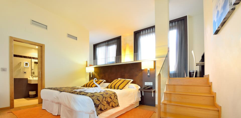 Superior Double Room | Minibar, in-room safe, desk, blackout drapes