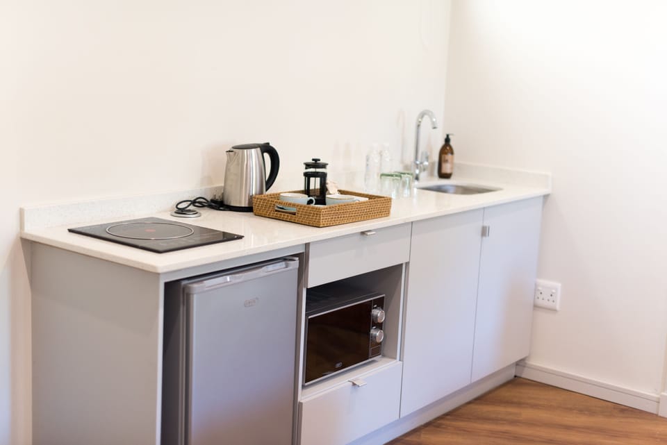 Junior Suite | Private kitchenette | Coffee/tea maker, highchair
