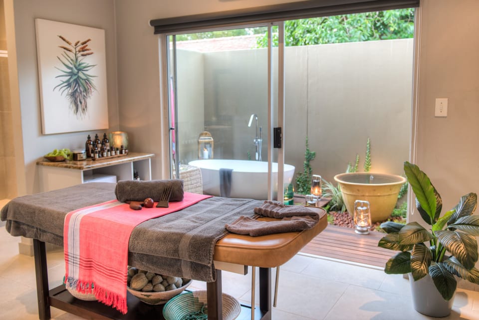 Couples treatment rooms, steam room, body treatments, aromatherapy