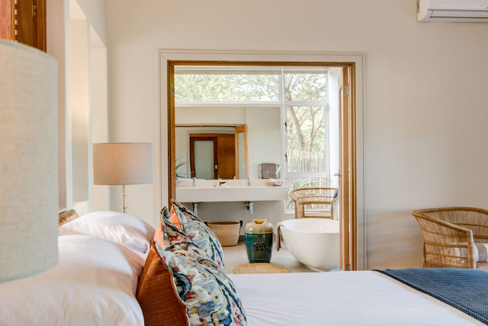 Gaza Suite | Premium bedding, pillowtop beds, minibar, in-room safe