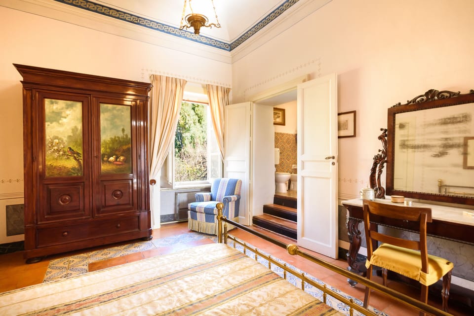 Junior Suite, 1 Queen Bed, Garden View | Desk, WiFi (free), bed sheets