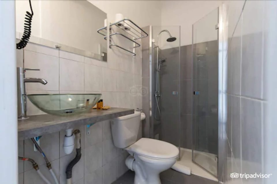 Chambre superieure 3 lits simples | Bathroom shower