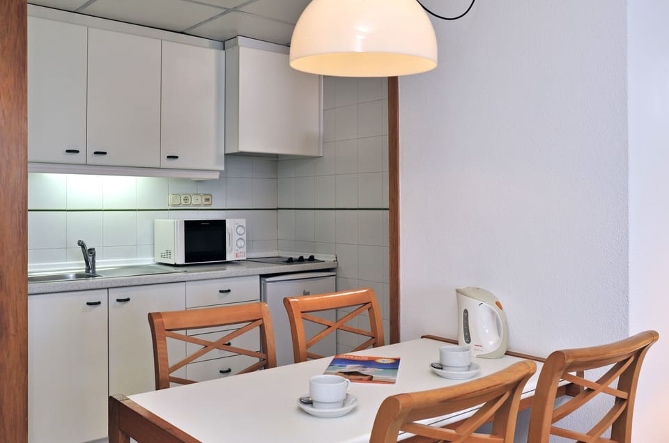 Standard Apartment, 1 Bedroom | Private kitchenette | Fridge, microwave, coffee/tea maker, cookware/dishes/utensils