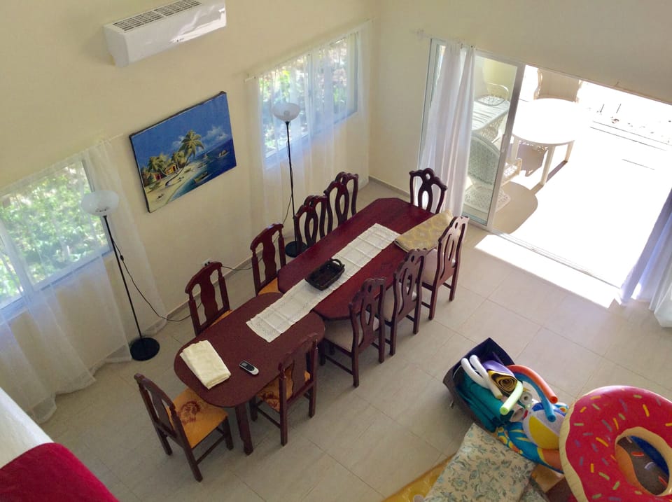 House | In-room dining