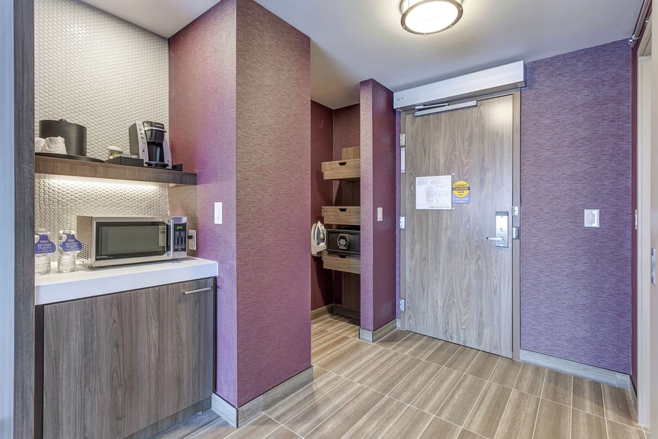In-room safe, desk, blackout drapes, soundproofing