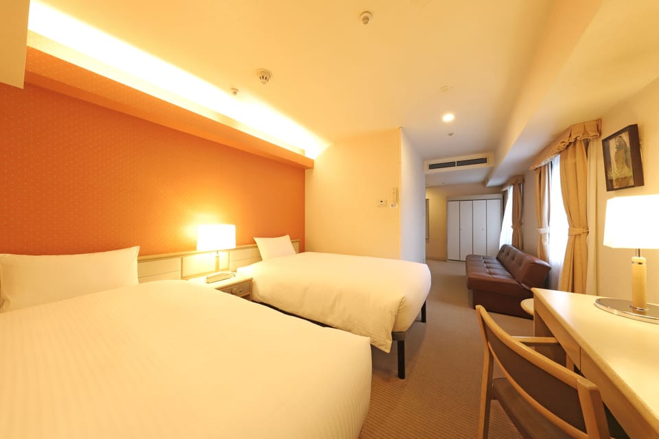 Standard Corner Twin Room | Desk, free WiFi, bed sheets