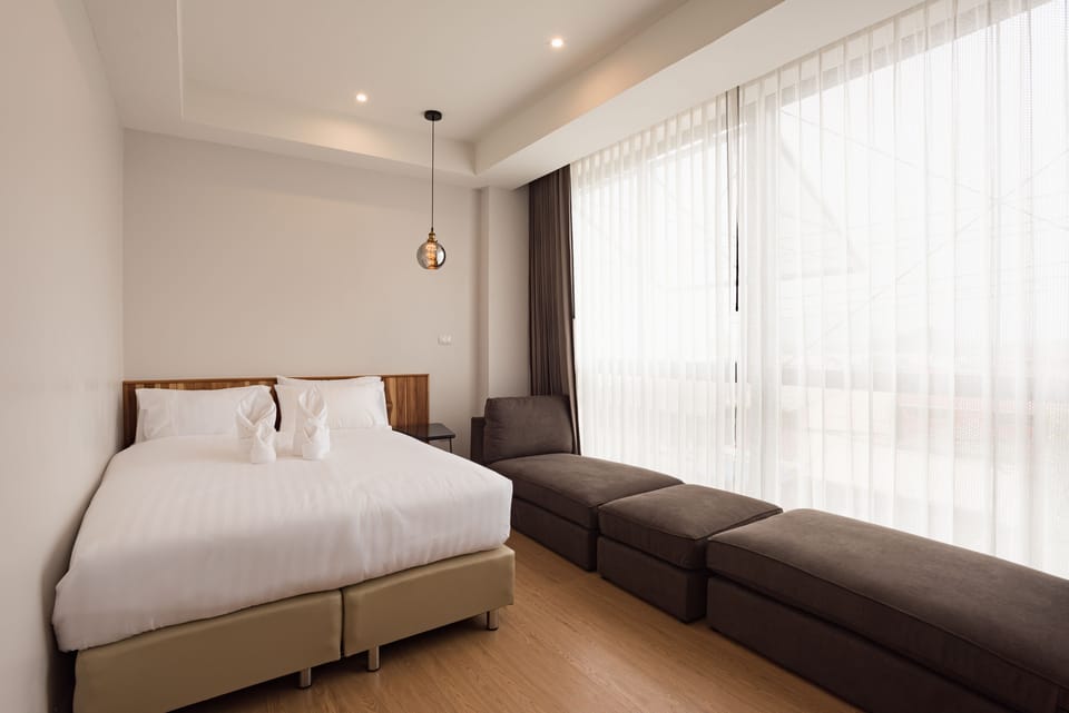 Deluxe Room | Free minibar, laptop workspace, blackout drapes, free WiFi
