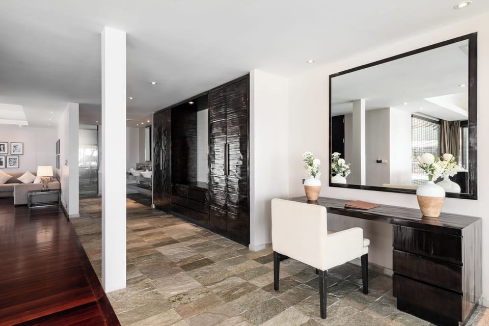 Penthouse, Ocean View (Luux) | Minibar, in-room safe, desk, laptop workspace
