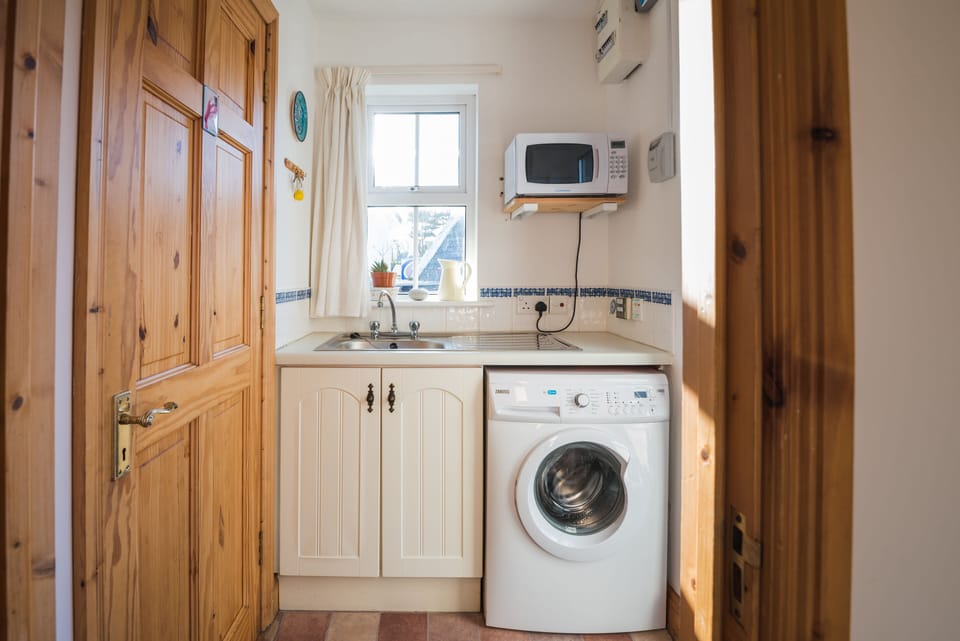 House | Private kitchen | Fridge, microwave, oven, stovetop