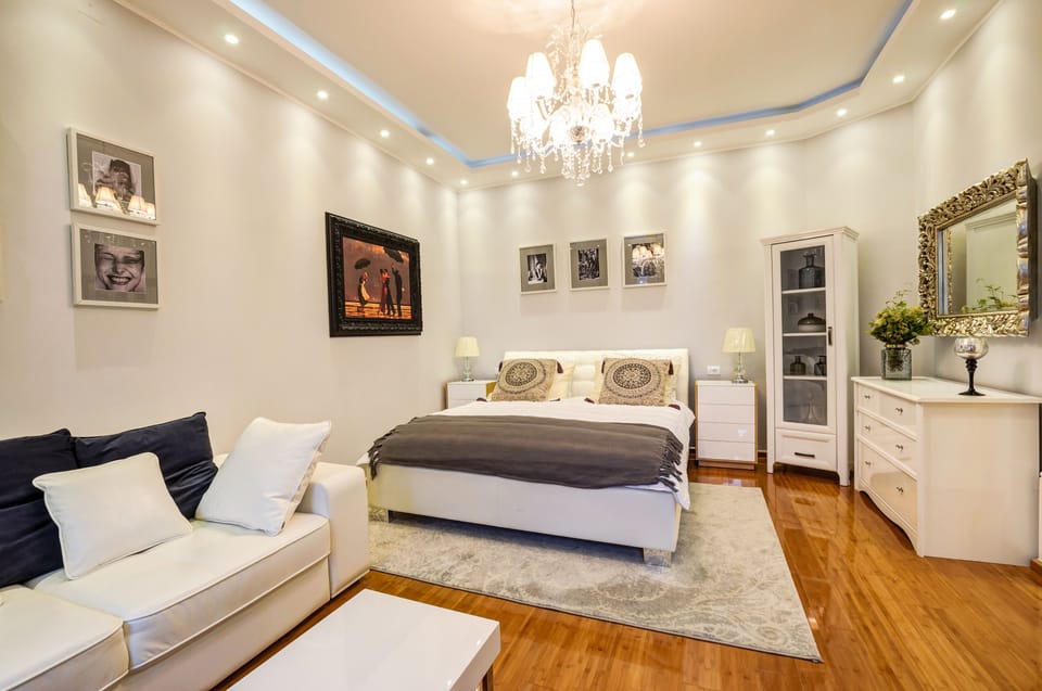 Family Apartment, 1 King Bed, Garden View | 1 bedroom, desk, free WiFi, bed sheets